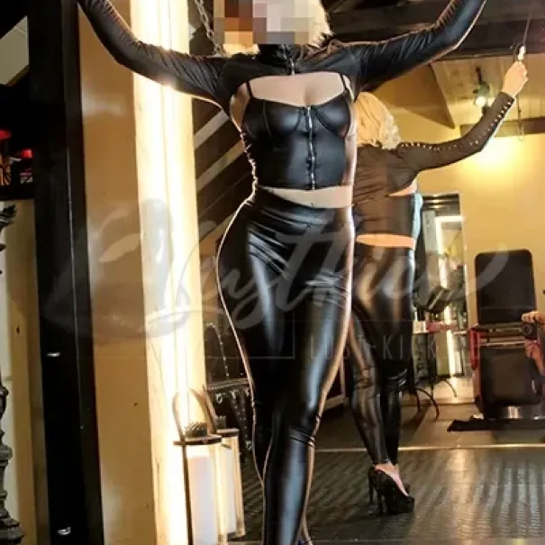 Domina Jolie - Nur mit Termin! - Bild 1 / 7