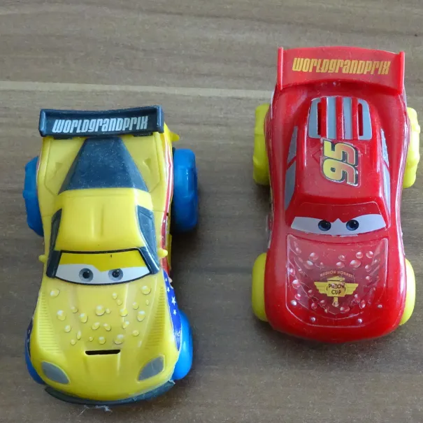 2 Piston-Cup - Autos - Bild 1 / 1