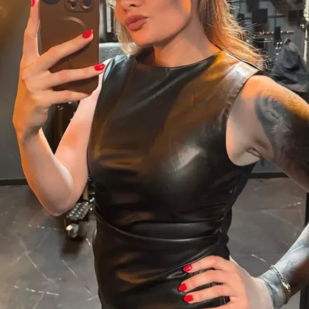 Domina Alena Star - Alena Star – Führung beginnt hier. - Bild 3 / 10