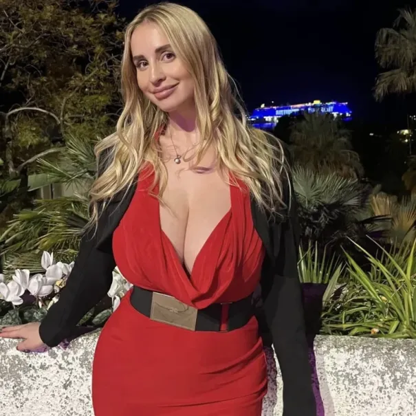 Saray - Neu in Baar, Massage oder richtiges Anal Ficken? Privat alleine - Bild 2 / 3