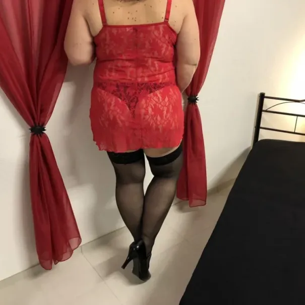 Noelia/CH - CH in Baden bietet 90 Min. rotes Tantra - Bild 7 / 8