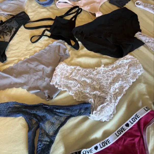 Flurinas Überraschungshöschen – getragener Slip mit Spuren - Bild 4 / 6