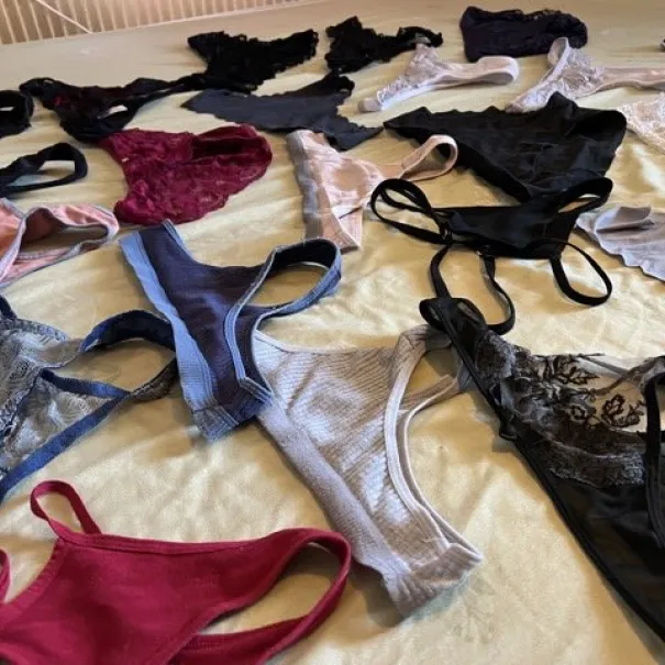 Flurinas Überraschungshöschen – getragener Slip mit Spuren - Bild 2 / 6