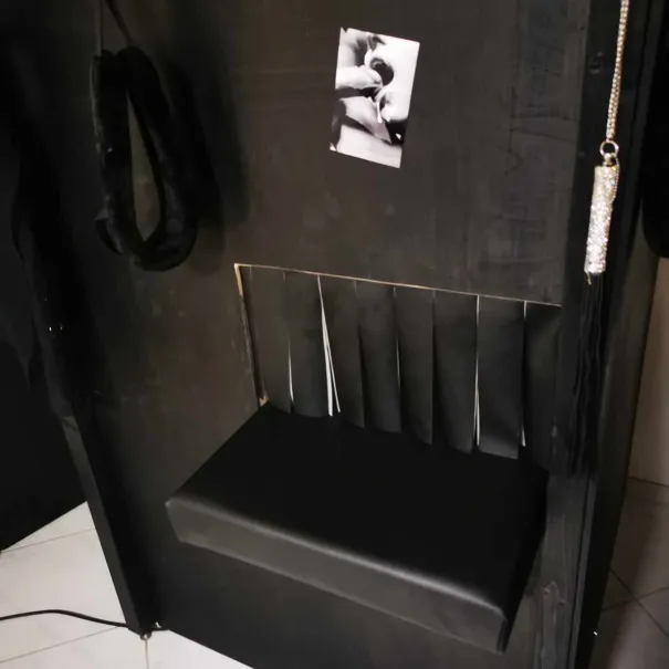 Ich ficke Deine Frau echt real geil im Fickzimmer - Bild 2 / 4