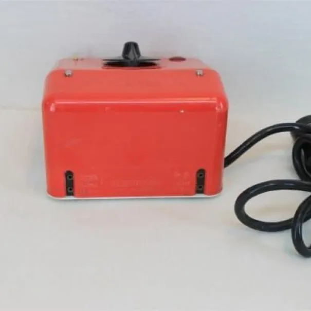 Kleinbahn HO Modellbahn Trafo im sehr gutem zustand.  wie Neu  NR 401  12 Volt  Wir senden auch per Post zu Fr. 16.50 Porto Verpackung Handling  Konto Daten im end Bild  BY:  Auto Hifi Shop + Elektronik  Zürichstrasse 30  8600 Dübendorf ZH - Bild 2 / 10