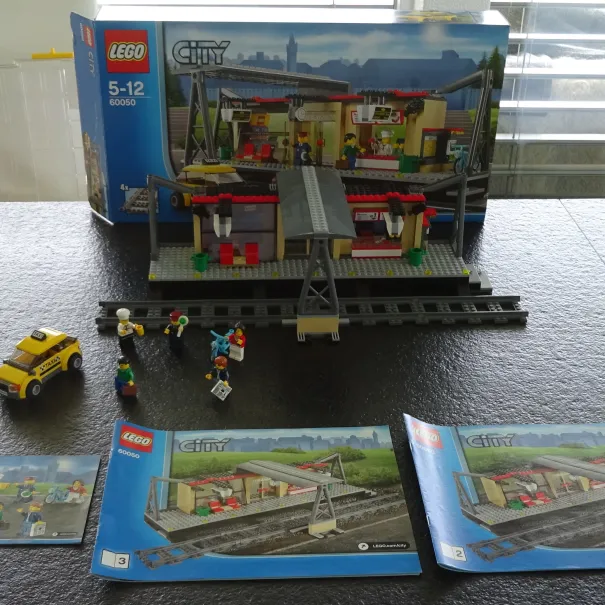 LEGO City 60050 - Bahnhof - Bild 1 / 3