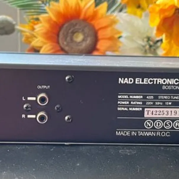 NAD 4225 Stereo Tuner mit sehr guten Klangeigenschaften. - Bild 3 / 7