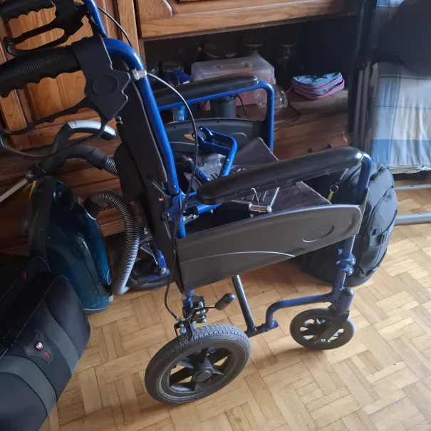 Rollstuhl - Bild 1 / 2