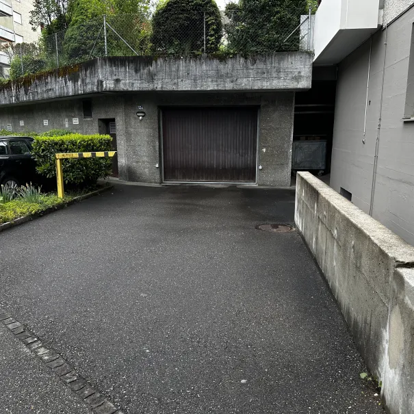 Zu Vermieten: Einstellhallenplatz in Köniz - Bild 1 / 1