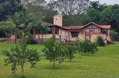 Haus mit Gästehaus in Caacupe-Cabanas / Paraguay