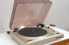 MARANTZ    Plattenspieler  MODELL: 6025