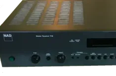 NAD - RECEIVER - 710 Stereo AM FM Leistungsbeschreibung Endstufen-Sektion