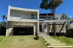 Neubau-Luxus-Villa mit Pool im Raum San Bernardino / Paraguay